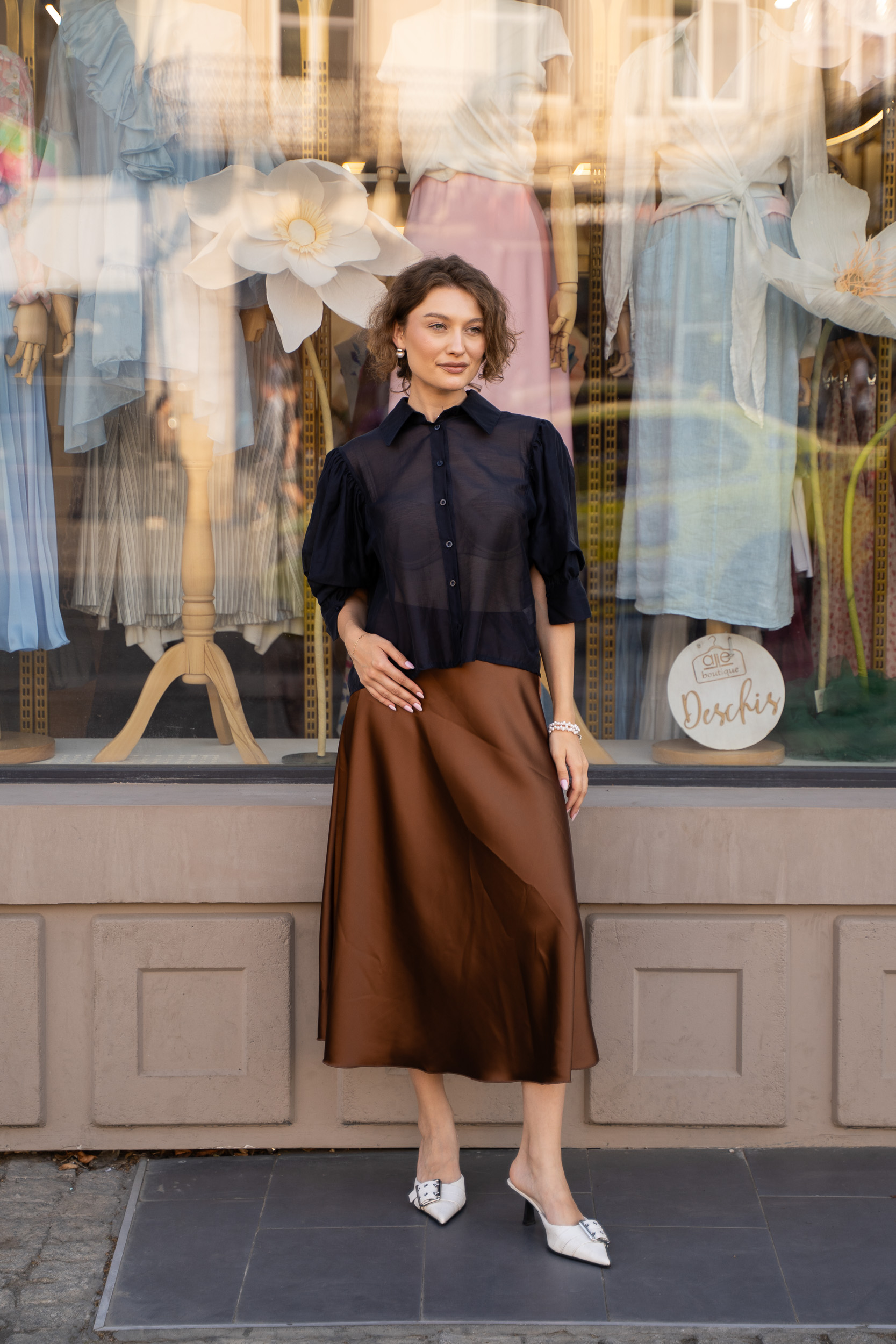 Fusta din satin maro