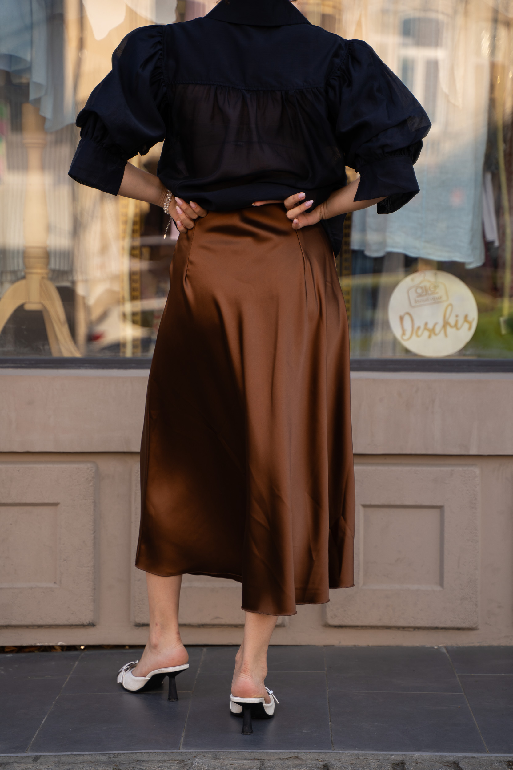 Fusta din satin maro