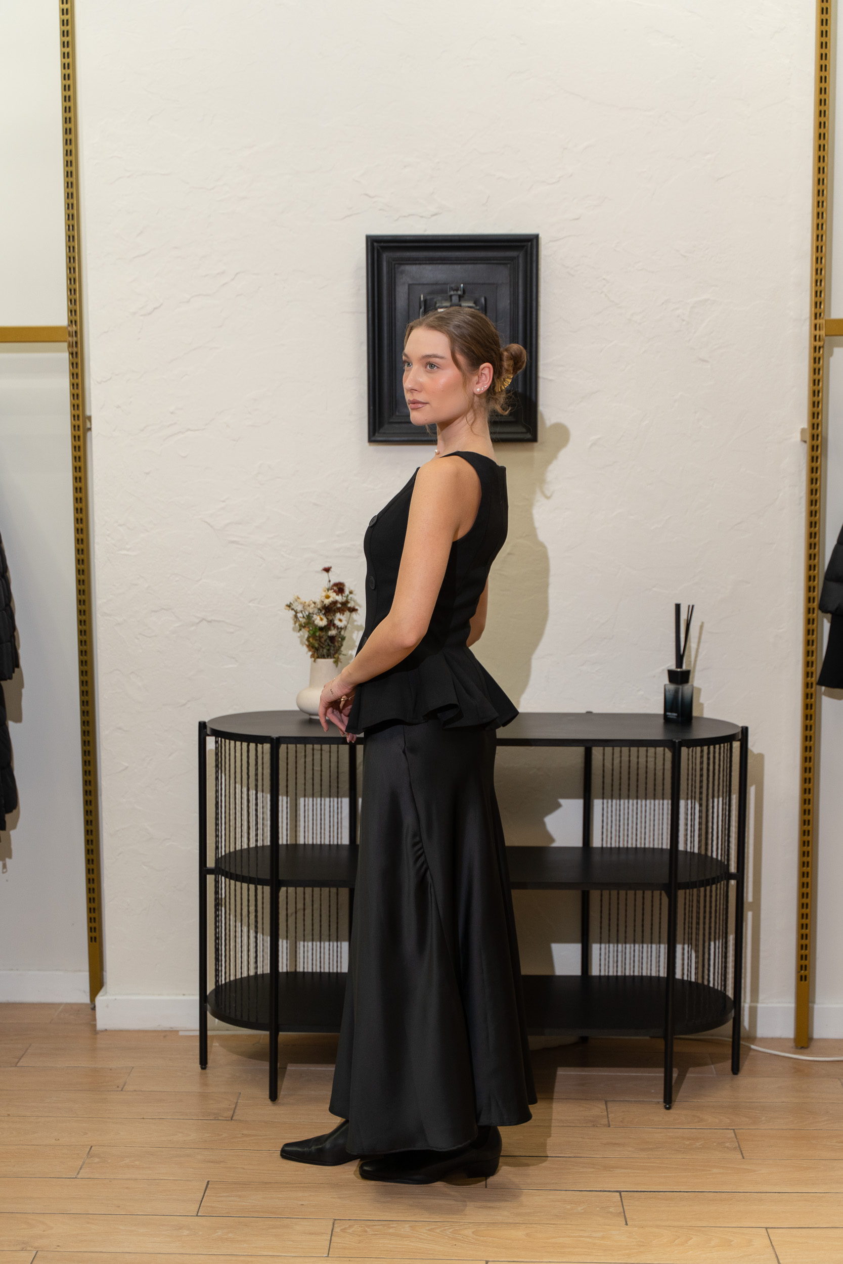 Vestă neagră cu detaliu