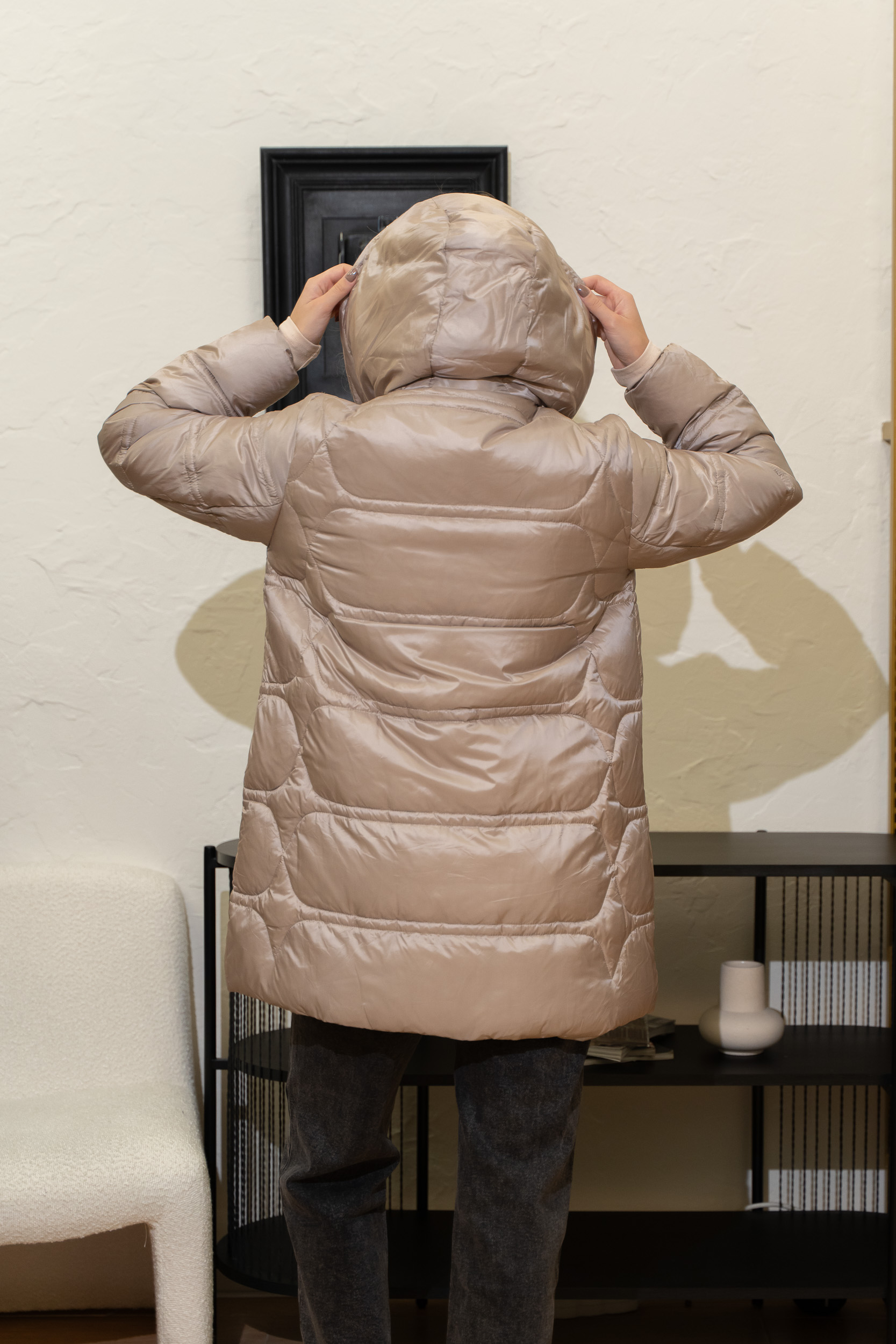 Geacă matlasata cu fermoar si capse bej