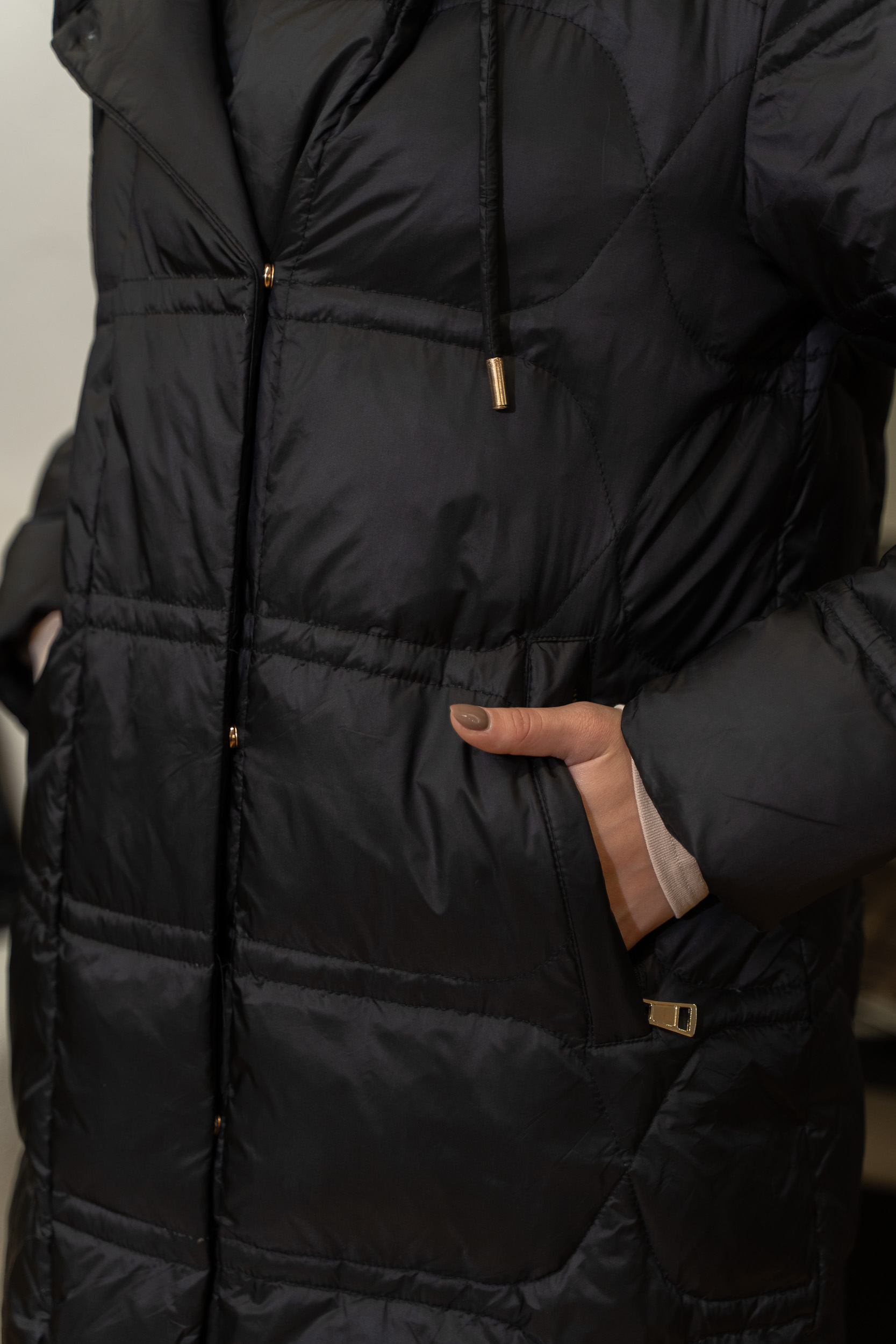 Geacă matlasata cu fermoar si capse neagră