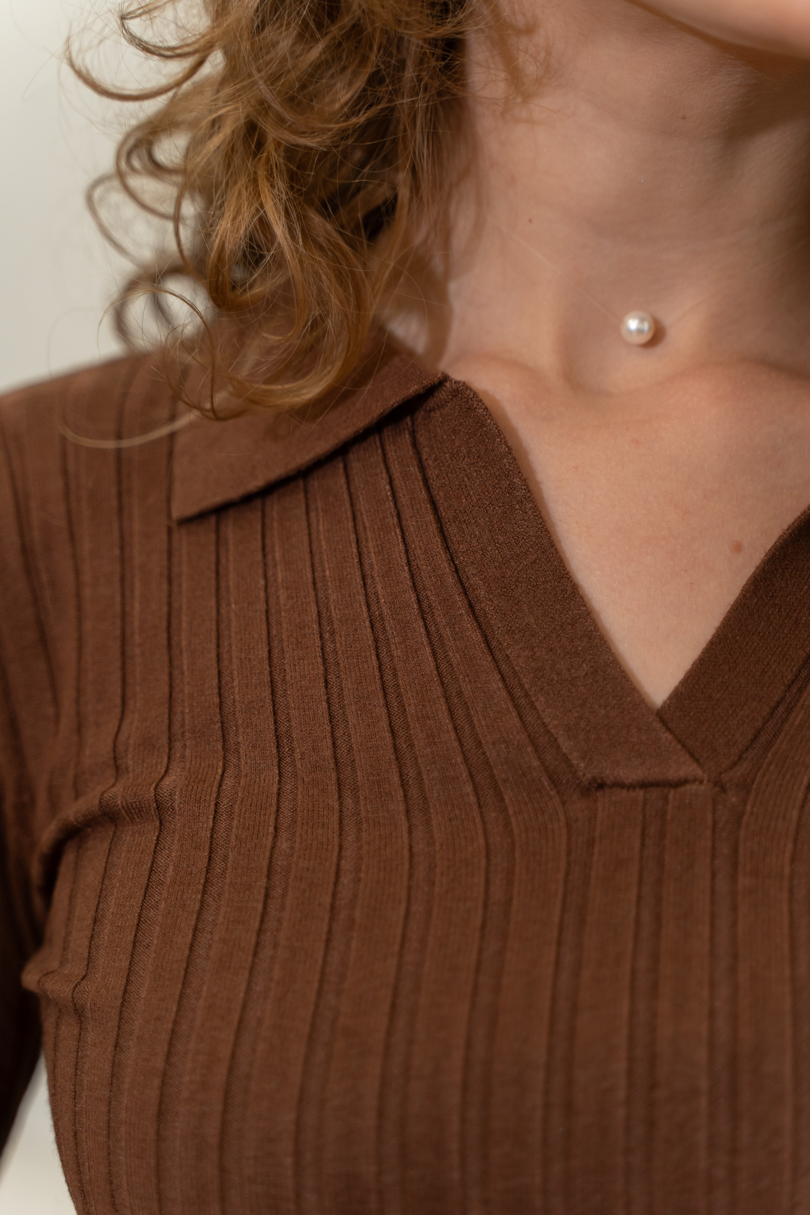 Bluză maro cu textură dungată
