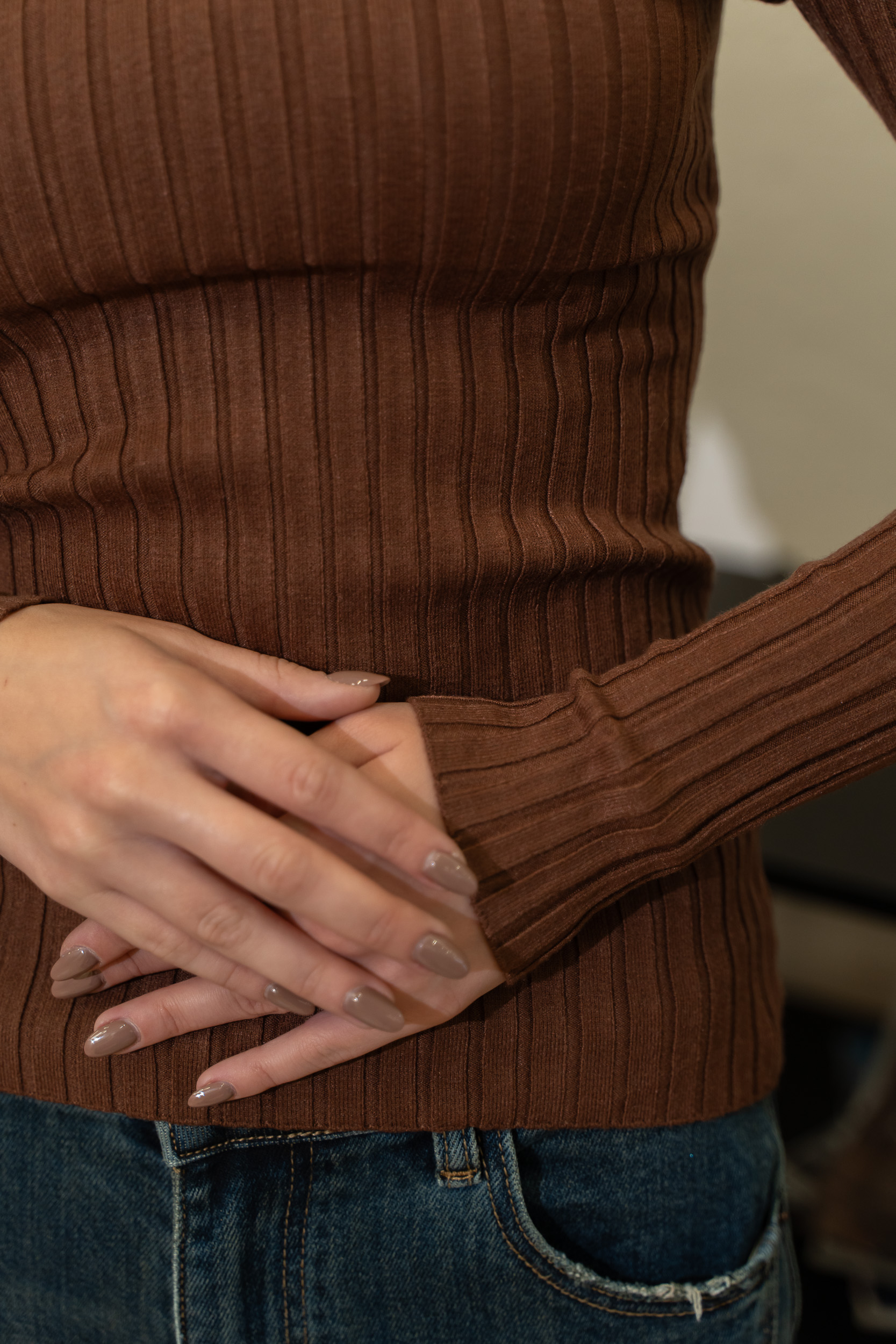 Bluză maro cu textură dungată