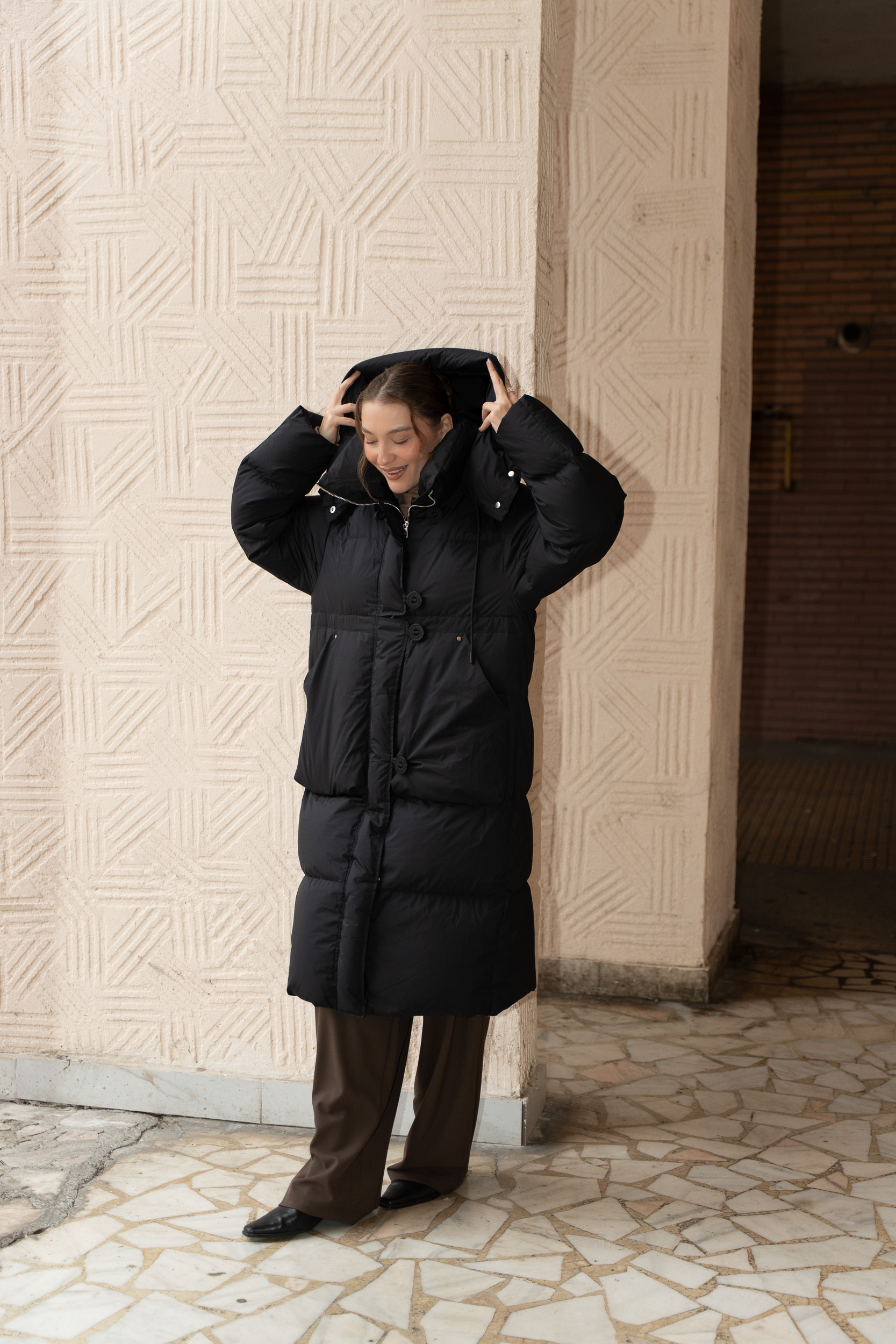 Geacă lungă neagră cu buzunare ample