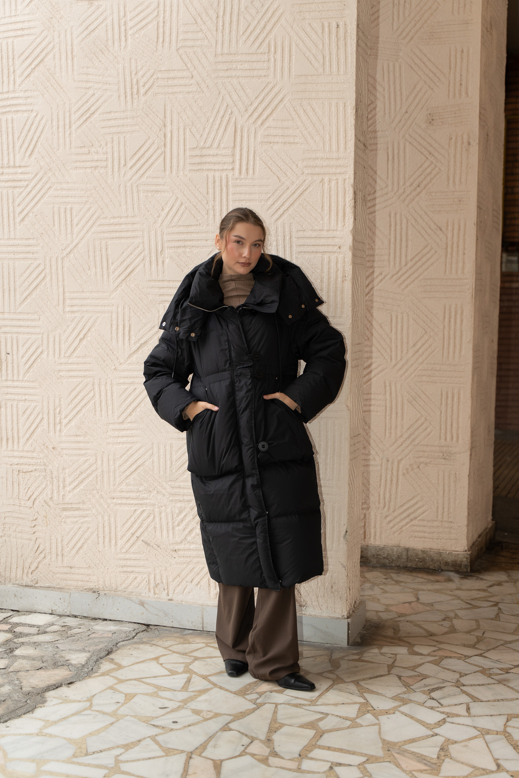 Geacă lungă neagră cu buzunare ample