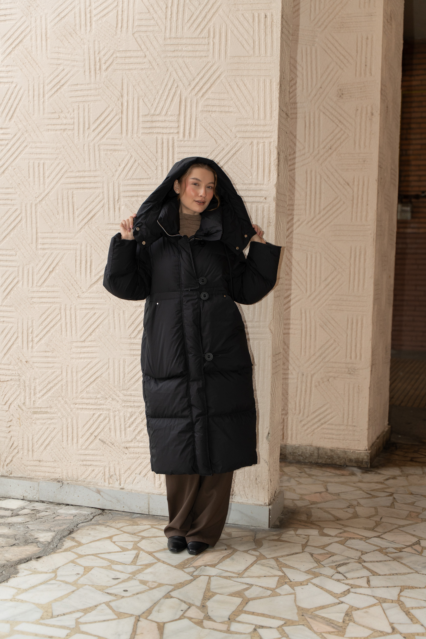 Geacă lungă neagră cu buzunare ample